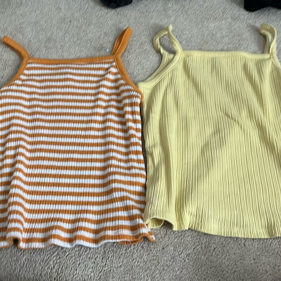 Old navy Childrens tanks - Picture 1 of 3